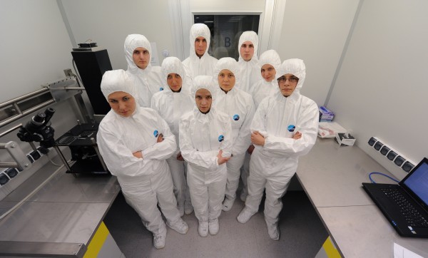 Photo gallery - category: Research - Students from Warsaw University of Technology, Warsaw University, Cardinal Stefan Wyszynski University and Warsaw University of Life Sciences in the cleanroom during internship in the Institute of Physical Chemistry of the Polish Academy of Sciences.