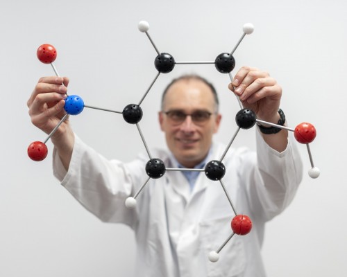 Measurements of air pollution are mainly based on the monitoring of levels of particulate matter, i.e. PM10 and PM2.5, while scientists from the IPC PAS have proven that it is more important to study the levels of organic compounds, i.e. 4-nitrocatechol and levoglucosan, which are formed when biomass is burned. These compounds are extremely harmful to our health. Photo courtesy: Grzegorz Krzyżewski