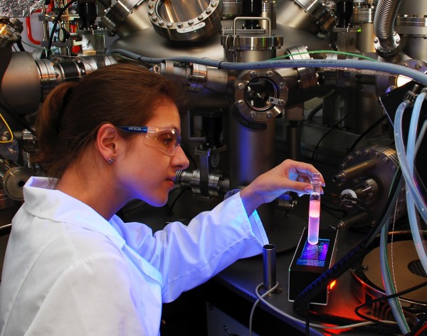 Photo gallery - category: Research - PhD student, Ewelina Kalwarczyk with a sample in which fluorescent semiconductor nanoparcticles were separated.